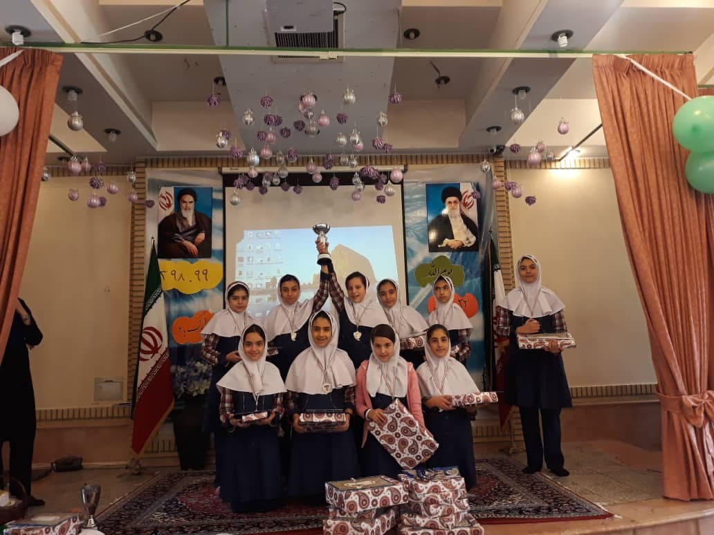 تجلیل از مقام آوران و شرکت کنندگان مسابقات ورزشی منطقه ۵